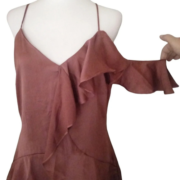 Dress Forum Dusty Rose Asymmetrical Ruffle Romper Feminine Size Medium - Picture 5 of 9